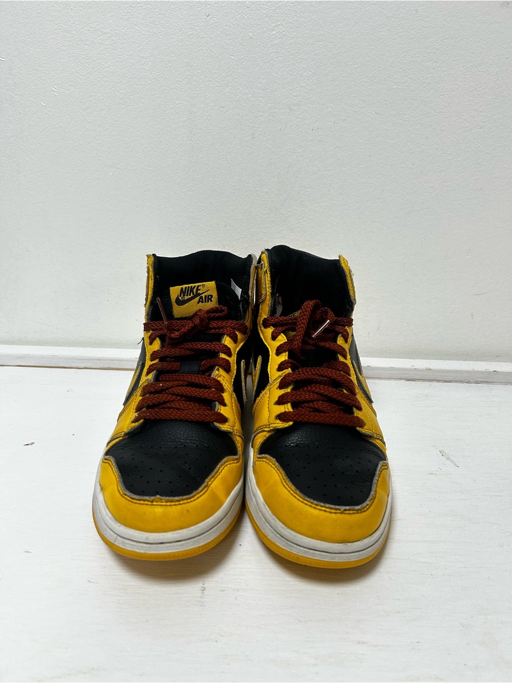 Nike Air Jordan 1 Retro High OG “Pollen” Yellow/Black Sneakers – US 6.5